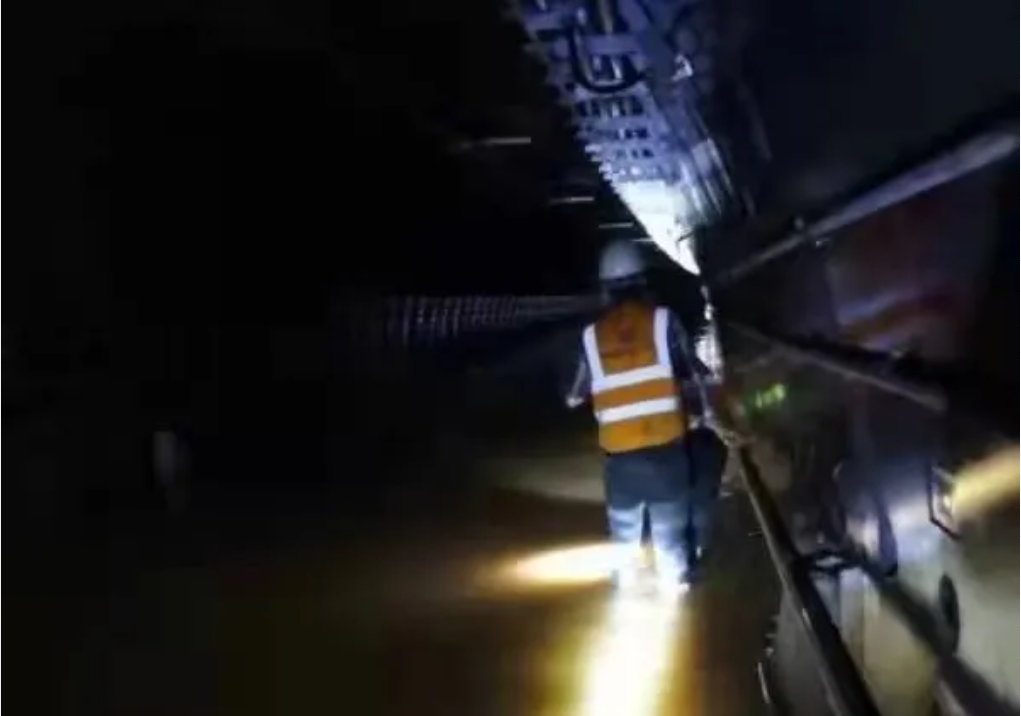 鄭州地鐵3號線山大華天檢修EPS電源